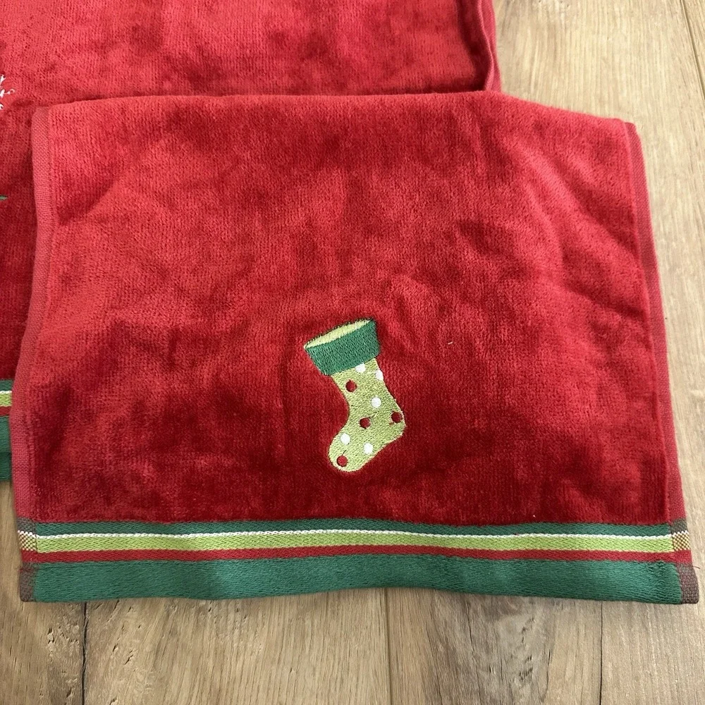 VTG Bed Bath & Beyond Christmas Towel & Hand Towel Set NEW Red Reindeer Stocking